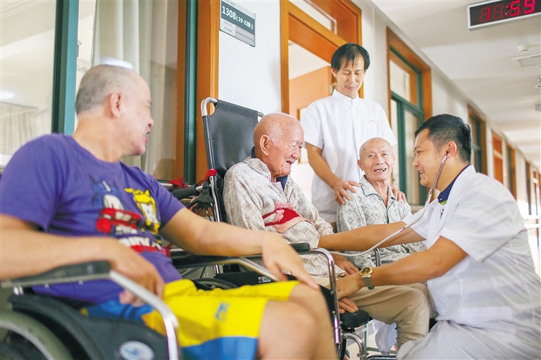 海南提高养老服务水平 支持社会力量建设养老服务设施